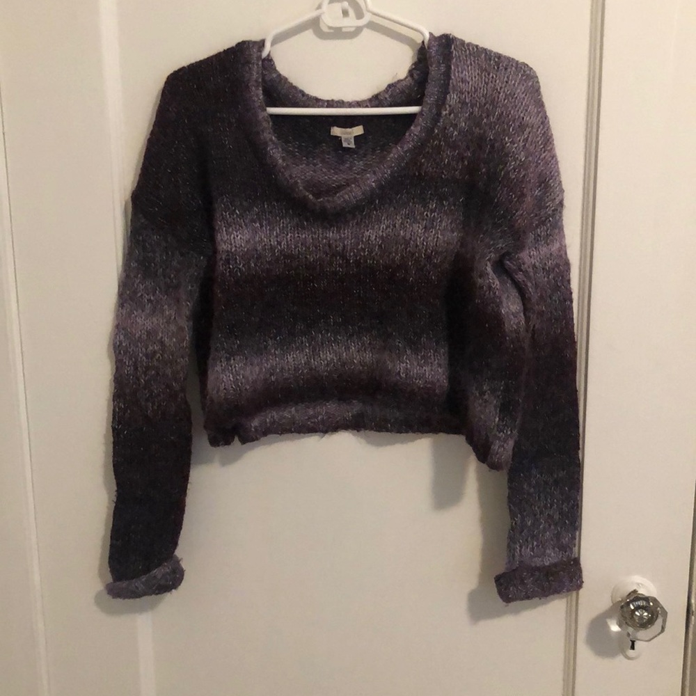Purple strip like pattern cropped sweater